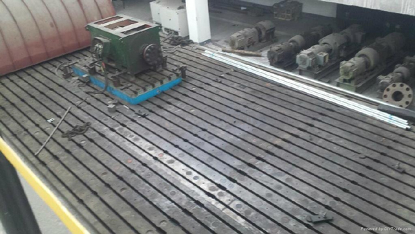 發(fā)動(dòng)機(jī)鐵地板